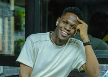 Lucky Lady Finds Hidden $100 Note on the Street