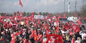 Protesters Block Roads in Turkey With 100 Tractors, Demand Government Resignation